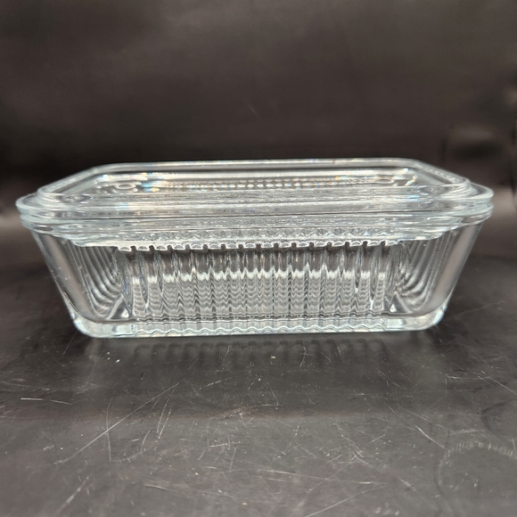 Ribbed 6"x3" Covered Clear Glass Refrigerator Dish - Picture 2 of 12